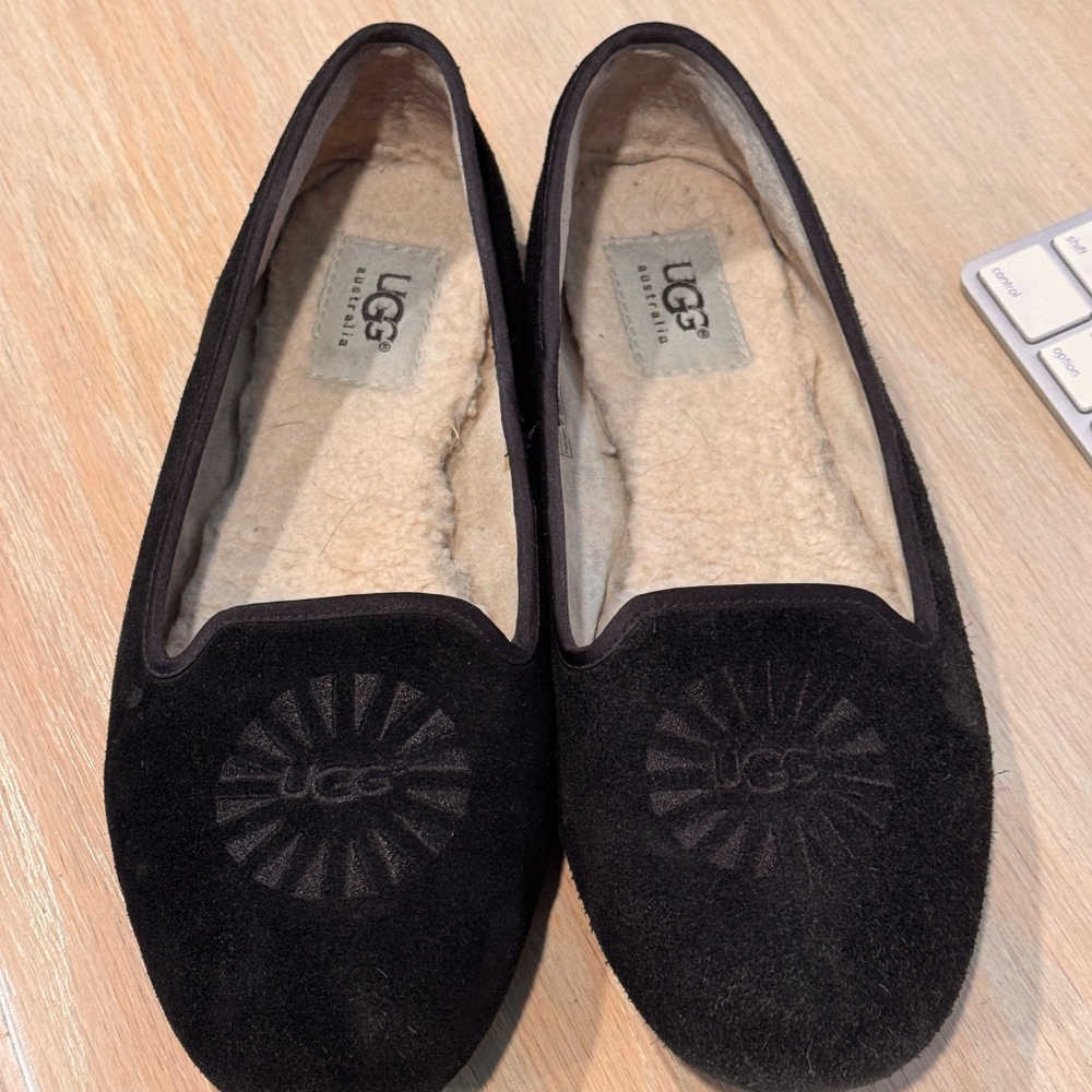 UGG black suede sheepskin size 8 Alloway loafers